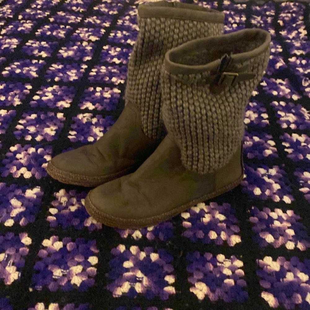 UGG mid calf sweater knit/leather upper dark brown boots size 8 US/39 EUR.